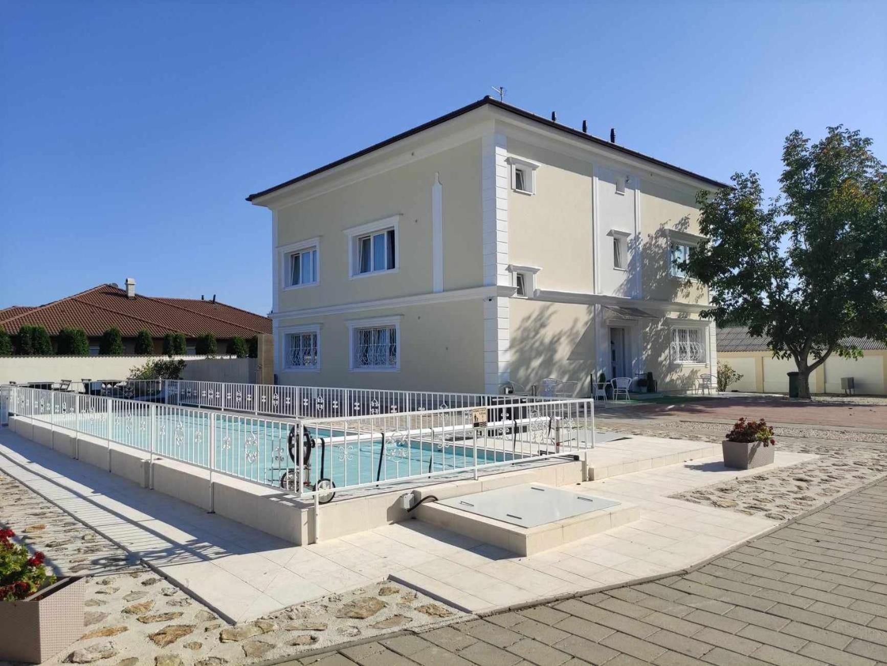Kemence Csárda és Szálloda Nyíregyháza Exterior foto